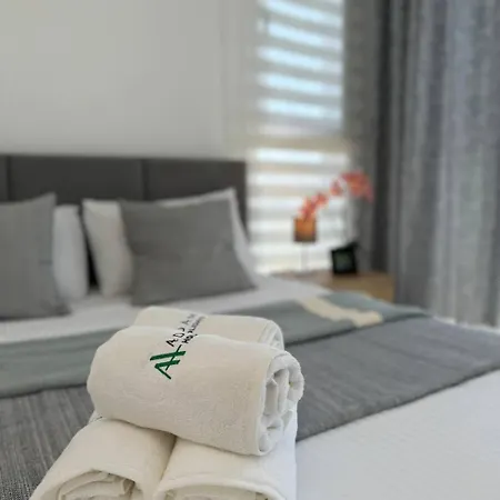 Seafront Two-bedroom Lux Suite, Bogaz דירה *